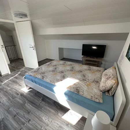 Ferienwohnung Am Hafen วิลเฮล์มฮาเฟน ภายนอก รูปภาพ